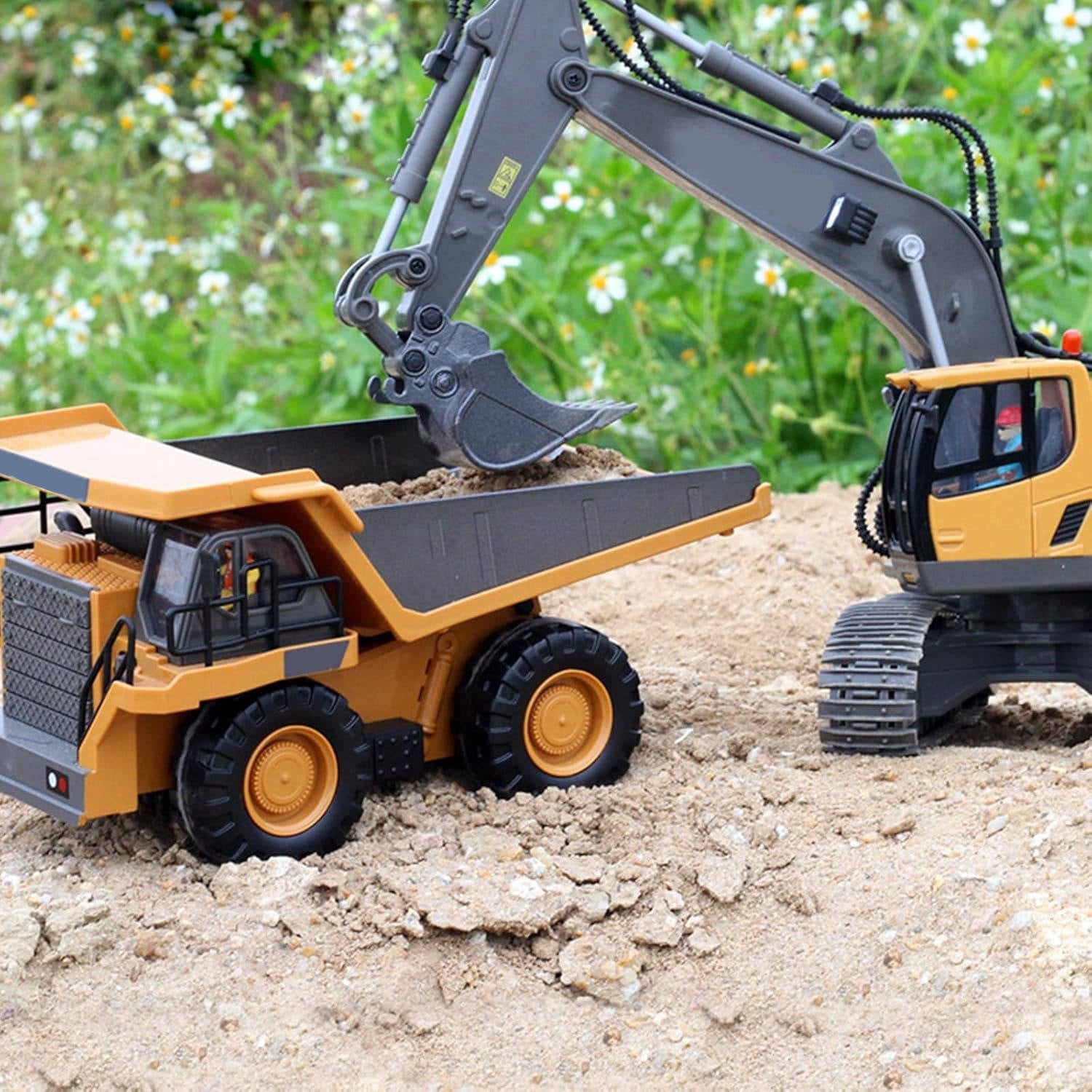 4WD Remote Control Excavator Bulldozer Dump | Compact, Stylish & Incredibly Useful — An Everyday Home Must-Have